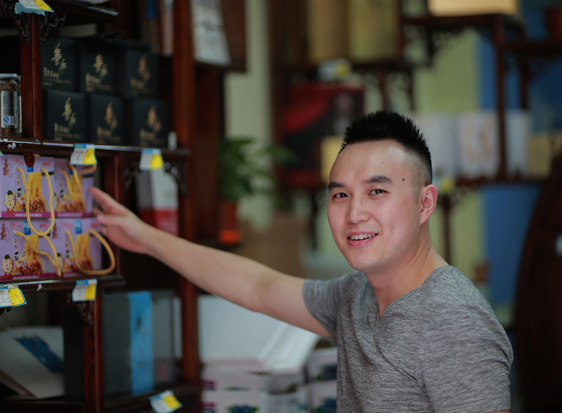 国产1.4定焦大光圈镜头,国产镜头1.7光圈