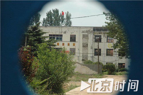 “女生遭强奸案”两家属被控制女孩：说真话被叔叔打