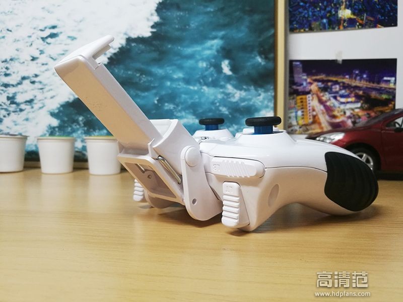 用手柄玩很爽的电脑游戏,用阿修罗2手柄玩的手机赛车游戏