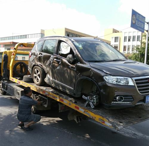 狭路相逢勇者胜，别克英朗怒怼哈弗H6，英朗车主后悔了，国产车质量没的说