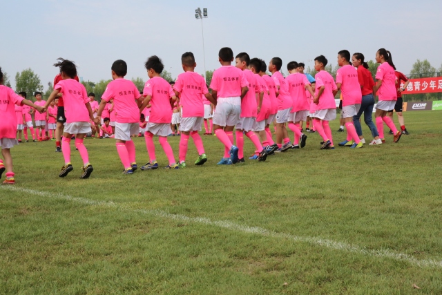 足球青训8-9岁孩子主要练什么,足球青训启蒙训练2-4人