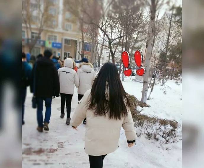 七天连红撞衫不可怕，脸皮厚的不尴尬