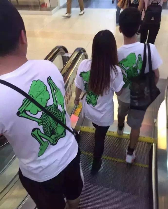 七天连红撞衫不可怕，脸皮厚的不尴尬