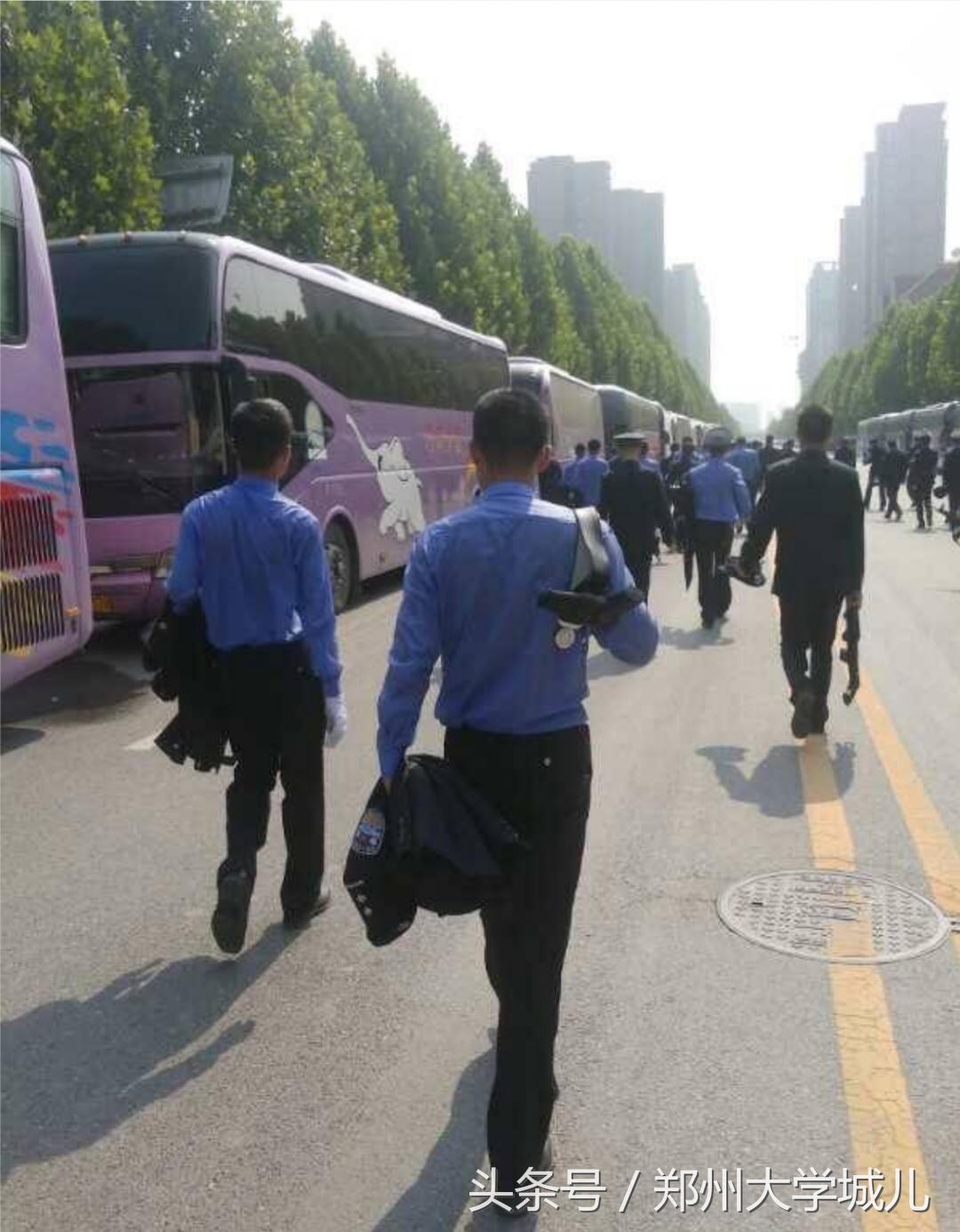 警校汗水湿透,警校生雪中训练