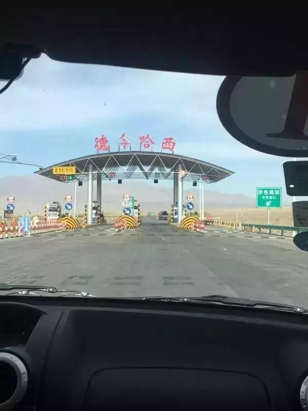 开车去非洲日记之九，去花土沟路上，遇到夺命的沙尘暴，遇到夺魂水上雅丹，小女子想问嫦娥姐姐你要不要面膜