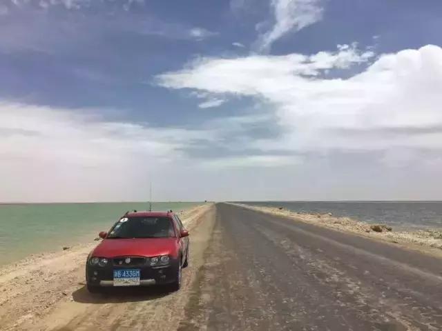 开车去非洲日记之九，去花土沟路上，遇到夺命的沙尘暴，遇到夺魂水上雅丹，小女子想问嫦娥姐姐你要不要面膜