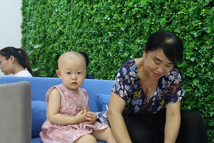 宝宝刷牙把牙膏水吞了,儿童刷牙吞牙膏怎么办