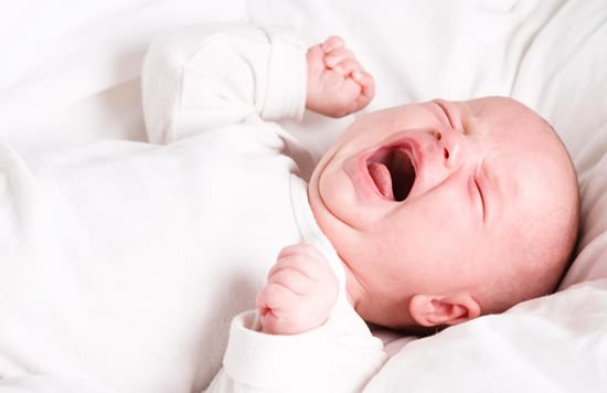 宝宝嗓子疼妈妈应吃什么,宝宝咽喉肿痛怎么办