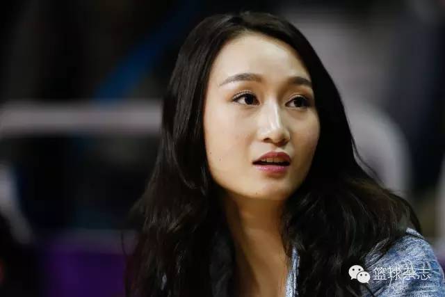 周鹏一家四口近照,周鹏夫妇资料