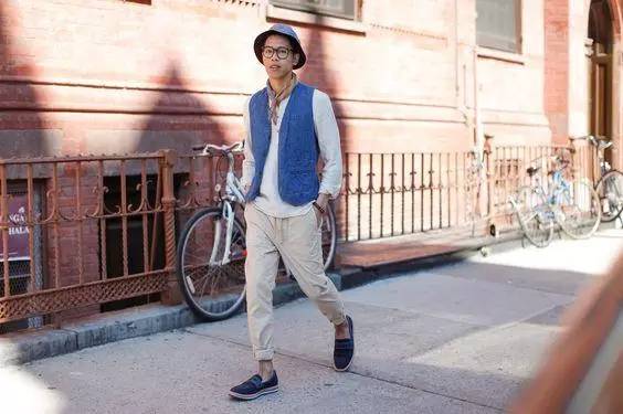 渔夫帽秋冬搭配街拍,夏季黑色渔夫帽女穿搭