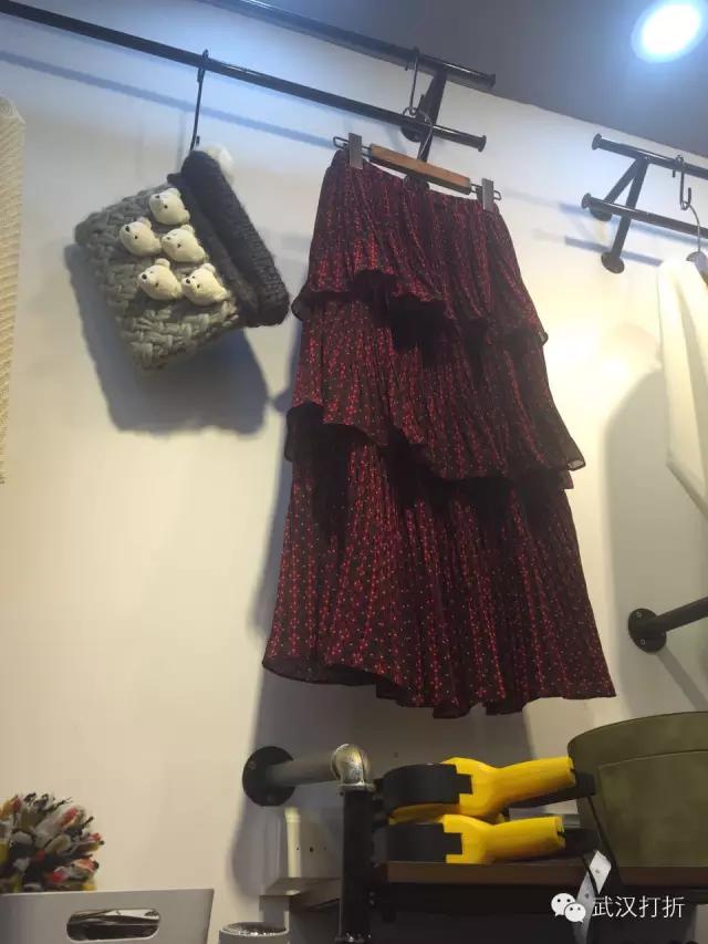 在武汉有个神秘的大楼，可以用淘宝的价格买到专柜的货！多图实拍