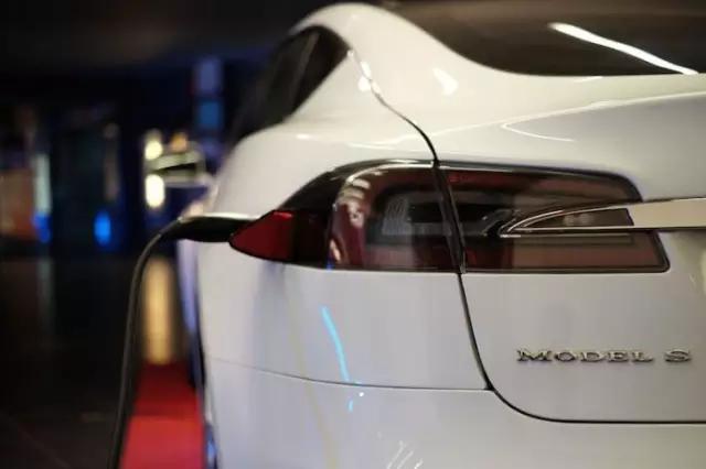 全球最悲催特斯拉车主,因环保问题被罚哭!