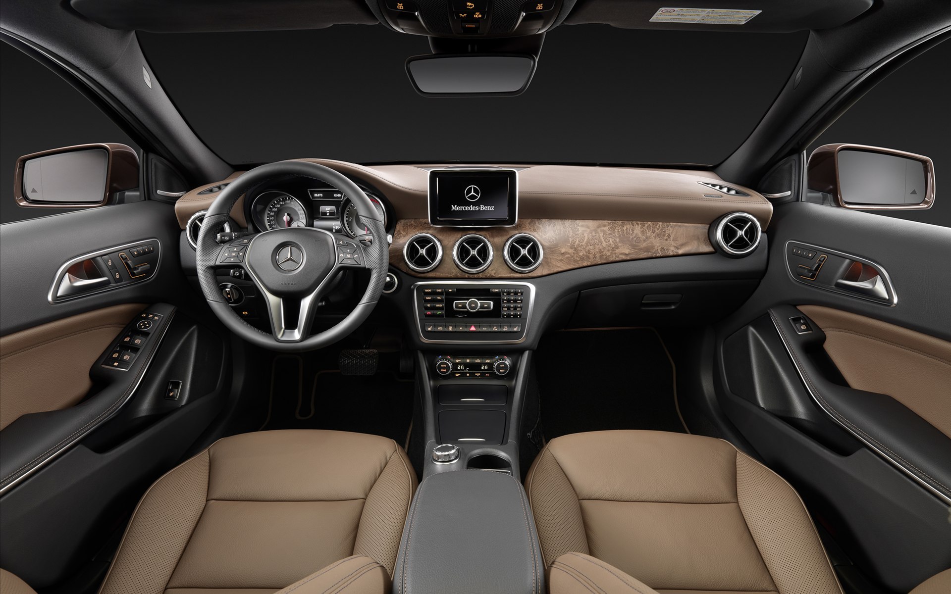 奔驰gla2002020款车长宽高,奔驰gla200身高1米85可以开吗