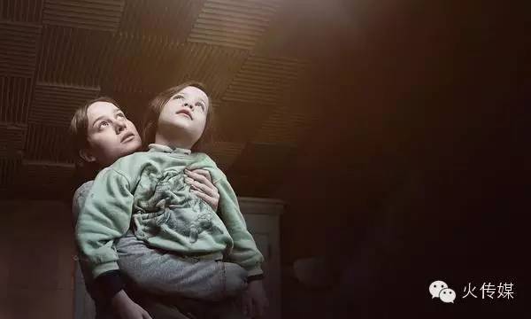 在她疯狂的自我“受虐”后，独立小片迎来了巨大的逆袭！