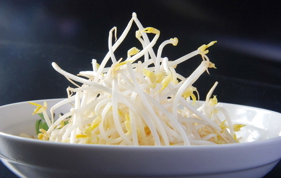 这些致癌食品你还吃得津津有味吗,真正的致癌食物可能被你忽略了