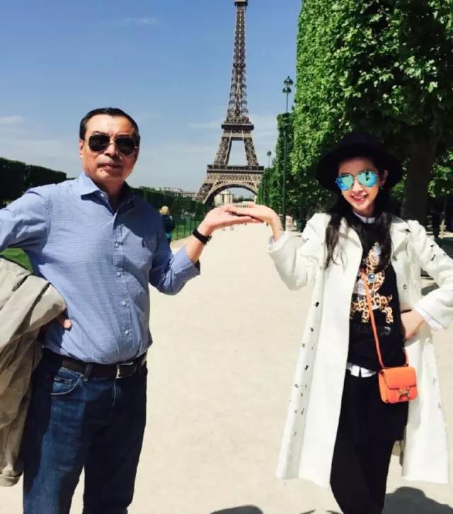 明星为了躲避狗仔都用了哪些绝招,为了躲狗仔的明星有哪些