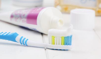 牙齿不够白！笑的时候都不敢露齿，该肿么办才好！