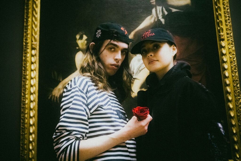 蕾哈娜巴黎造型,蕾哈娜设计衣服