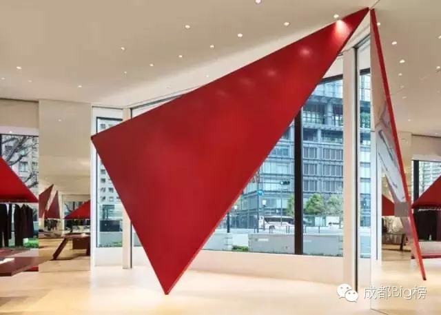 刚排完NMD,三宅一生又开业了,还让成都人喘气不