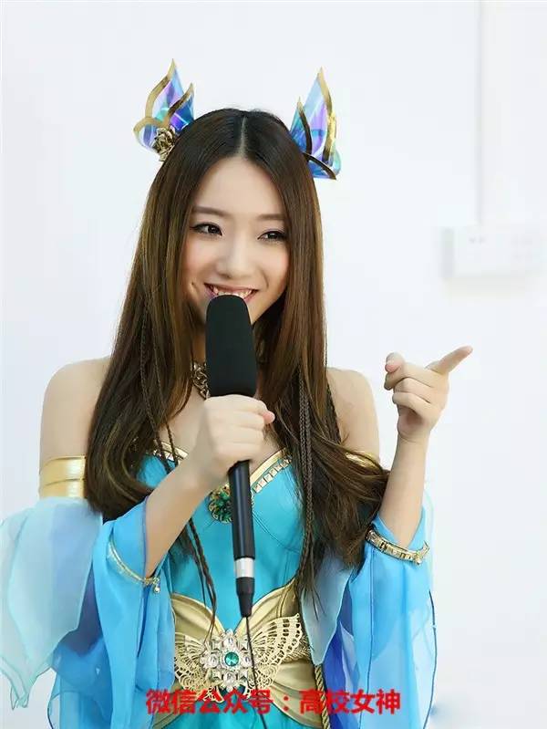 深圳大学女神颜灵兰,七朵组合的高颜值妹子,怎么火不起来?