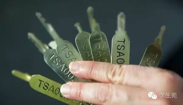 crown行李箱忘记密码怎么办,行李箱忘记了旧密码如何重新设置