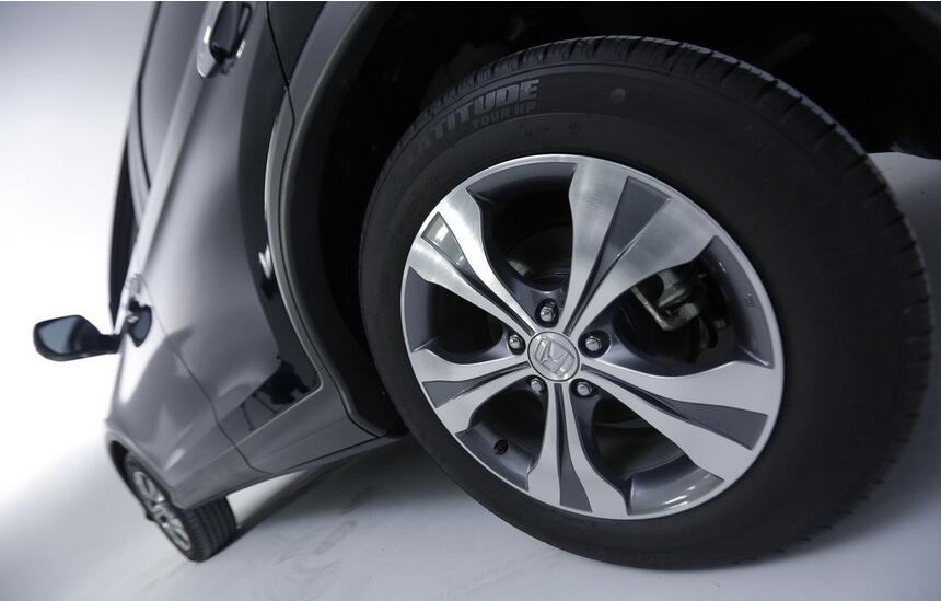 轮胎磨损高低不平是什么原因造成,轮胎磨损不均匀嗡嗡响