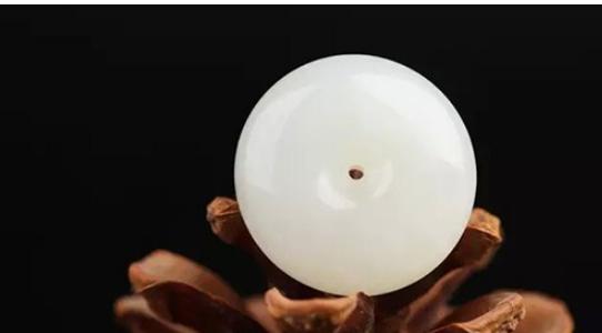 怎么鉴别烟紫玉的真假,真假翡翠玉镯的鉴别方法