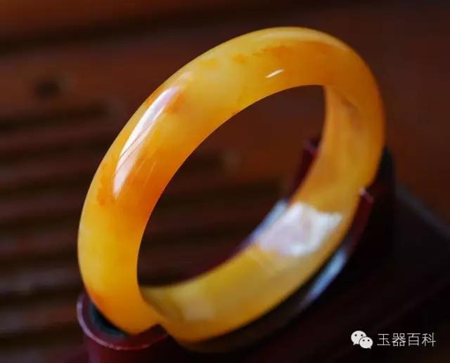 黄龙玉手镯没戴放着褪色了,褪色的黄龙玉原石怎么保养