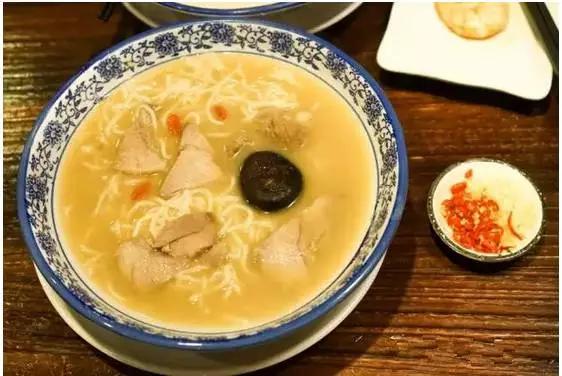 带朋友吃饭去哪里吃最好,出去吃什么面条好吃