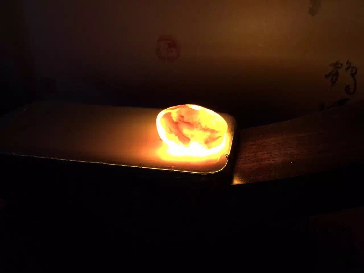 蜜蜡是怎么形成的过程的图片,蜜蜡生于木藏于土