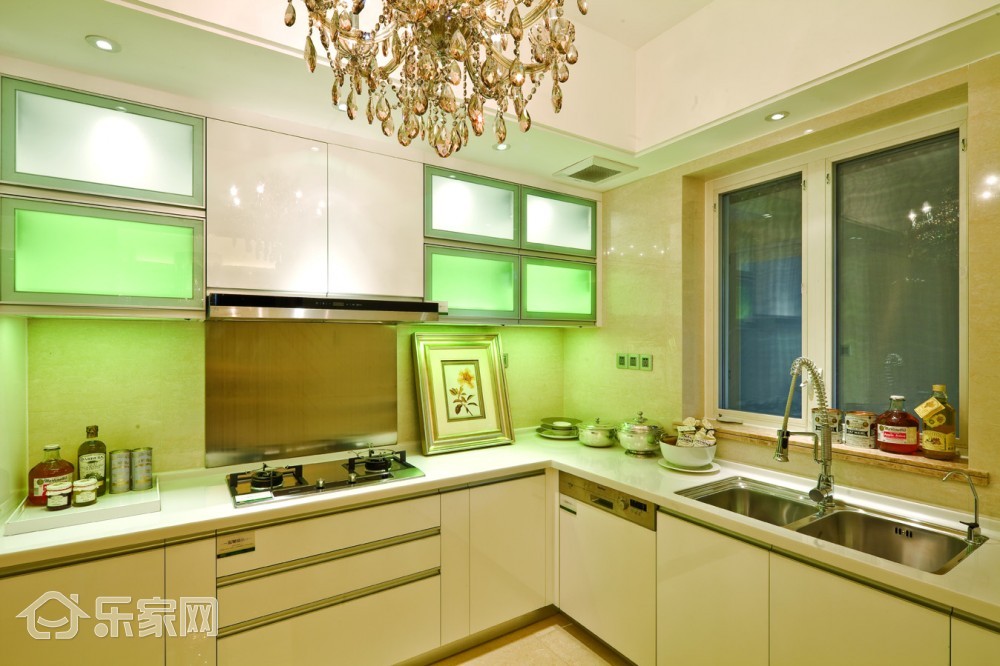 吊顶需不需要安装？看到同事装的吸顶灯，肠子真的悔青了！