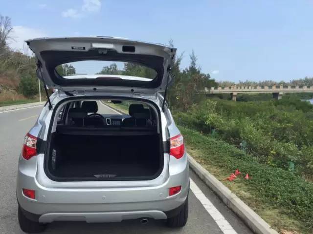 长安cs352016款1.6自动尊贵型,2016款长安cs35优缺点