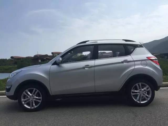 长安cs352016款1.6自动尊贵型,2016款长安cs35优缺点