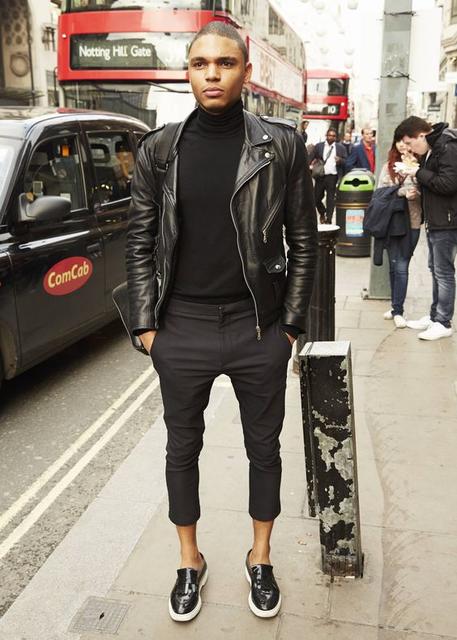 白色t恤褐色皮衣怎么搭配,男士皮衣外套搭配什么裤子