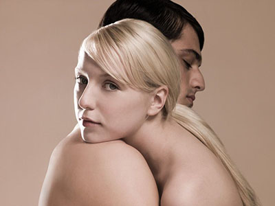 18岁女生肚子突然间变大了,18岁女孩肚子变大怎么回事