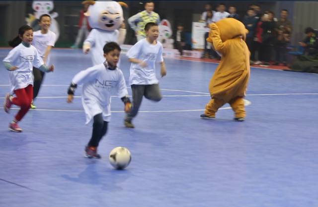 足球史上那些让人记忆深刻的时刻,关于足球那些难以磨灭的记忆