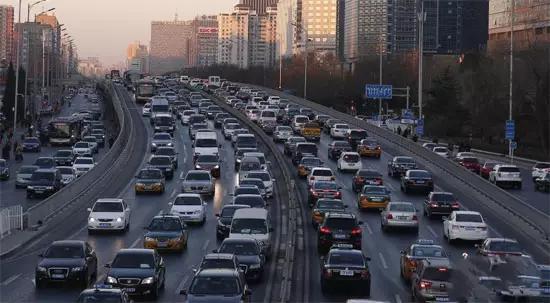 拥堵费能“医好”堵车病吗？看看大家都开了啥“药方”