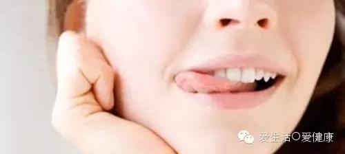 嘴唇一年四季干裂起皮怎么办,嘴唇干裂起皮怎么保养