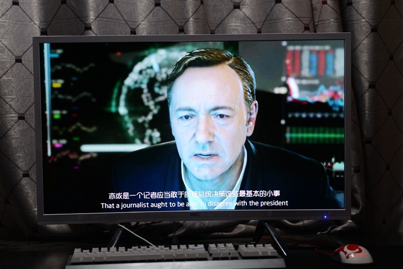 这才是全面屏手机游戏,直屏跟曲面屏游戏体验