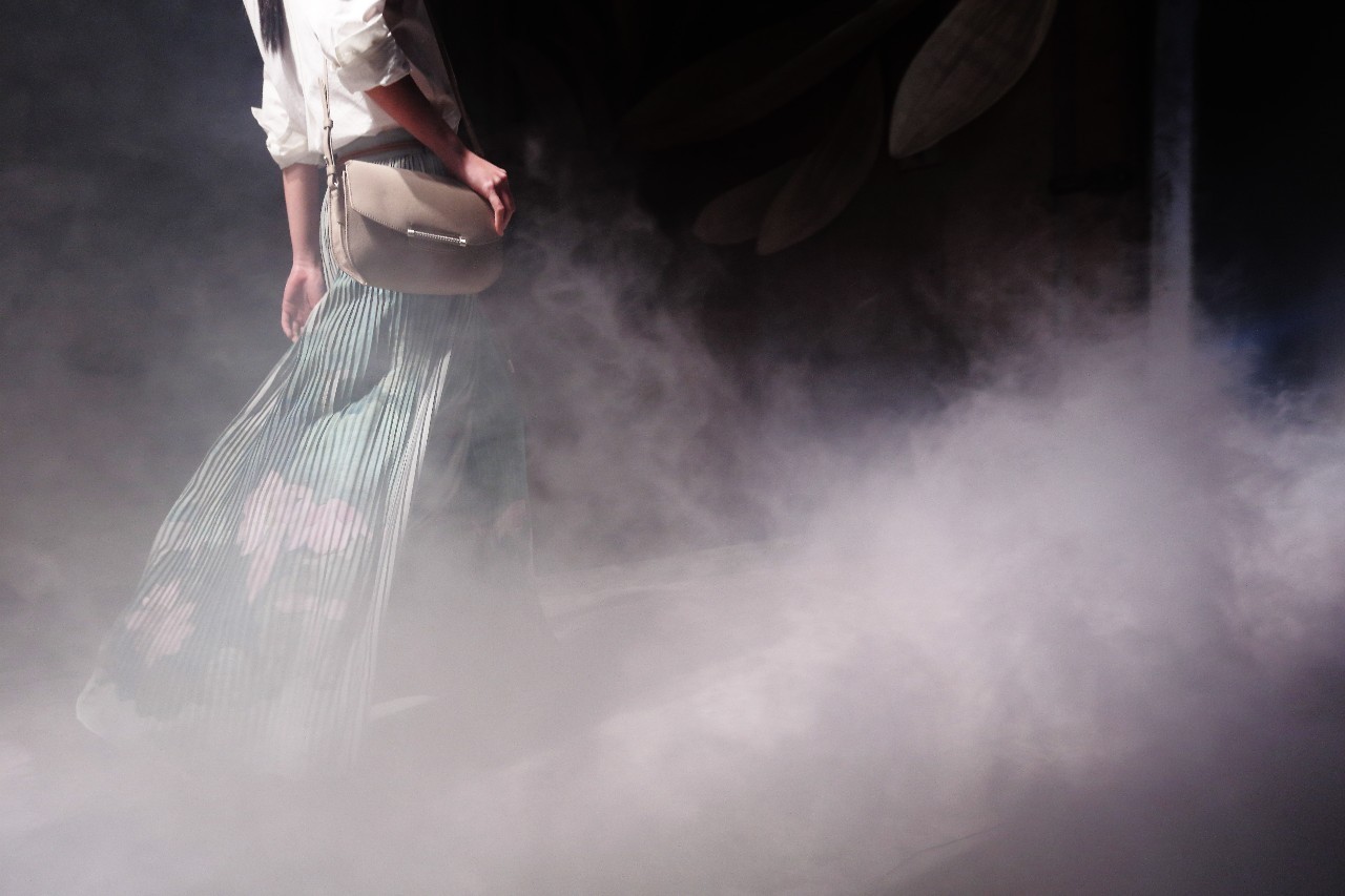 误入凡尘的时装秀,穿越到古代时装表演