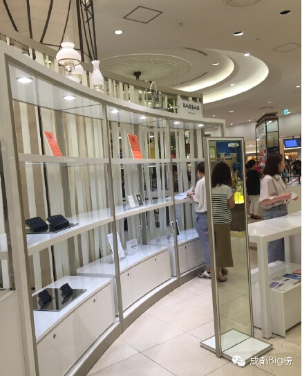 刚排完NMD,三宅一生又开业了,还让成都人喘气不