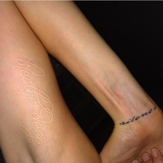 给自己纹身小技巧,素雅的隐形纹身图