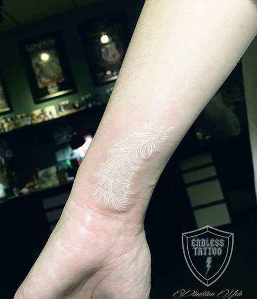 给自己纹身小技巧,素雅的隐形纹身图