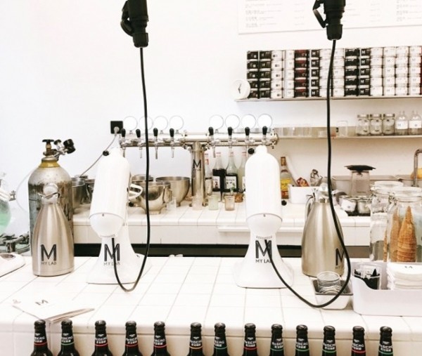 天气这么热还不来个清爽的冰淇淋,这么热的天唯有冰淇淋不可辜负