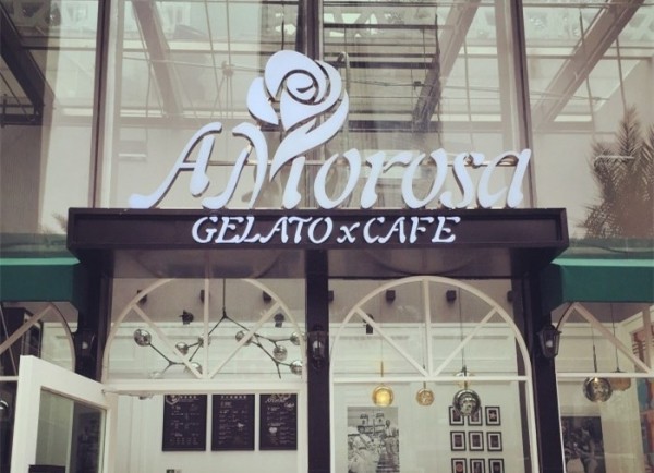 天气这么热还不来个清爽的冰淇淋,这么热的天唯有冰淇淋不可辜负