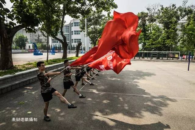 校园又闻军训声：大连银行新员工军训花絮