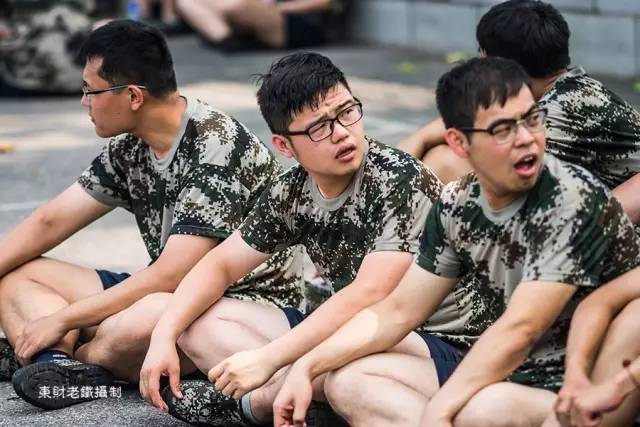 校园又闻军训声：大连银行新员工军训花絮