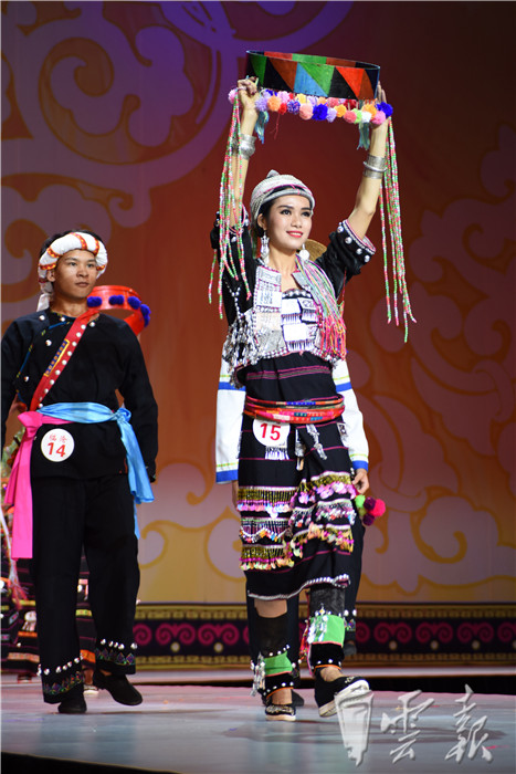 楚雄民族服饰图片,楚雄最漂亮的民族服装