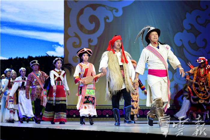 楚雄民族服饰图片,楚雄最漂亮的民族服装