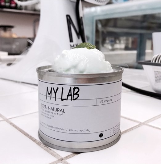 天气这么热还不来个清爽的冰淇淋,这么热的天唯有冰淇淋不可辜负